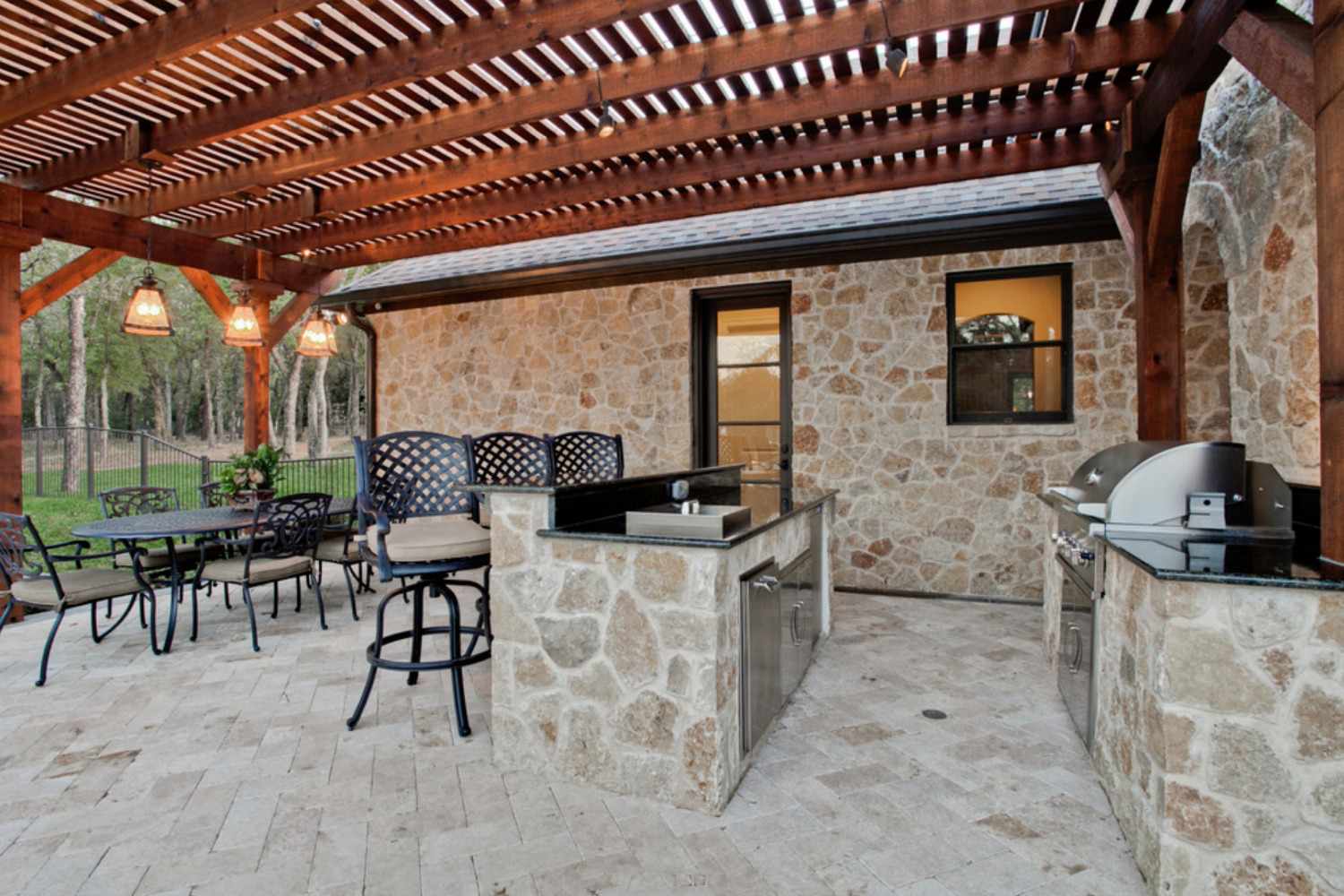 CREATE YOUR DREAM OUTDOOR KITCHEN THIS SUMMER- Tom Len Custom Homes