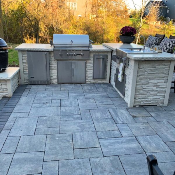 CREATE YOUR DREAM OUTDOOR KITCHEN THIS SUMMER- Tom Len Custom Homes